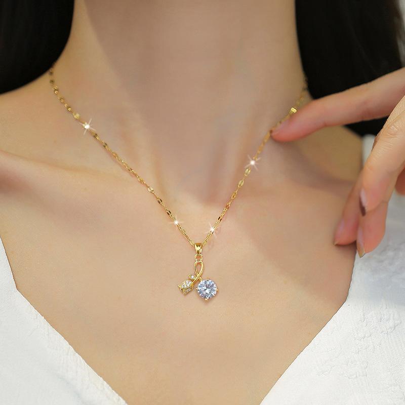 Fashionable and Cute Micro-paved White Zircon Necklace, Classic Romantic Rose Light Luxury Stainless Steel Pendant