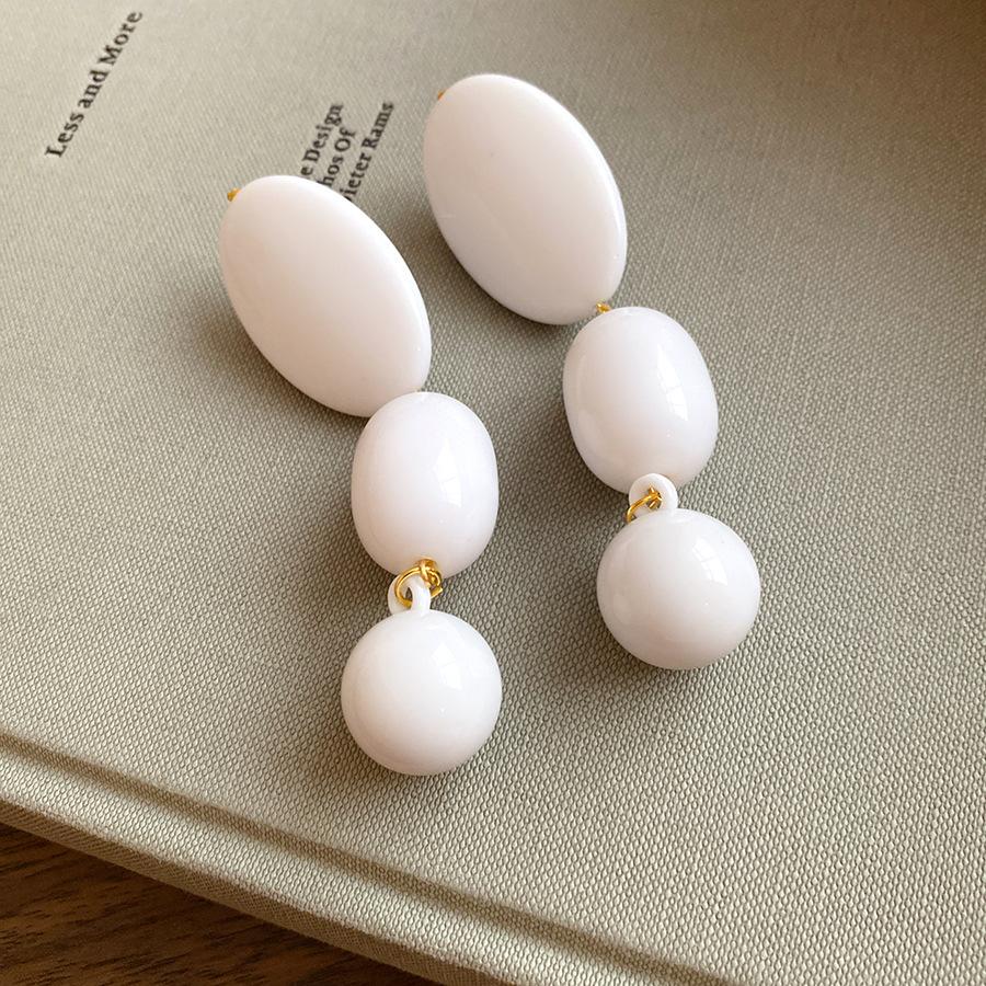 Silver needle acrylic oval fringed pendant earrings Hong Kong style retro temperament earrings fashion trend earrings