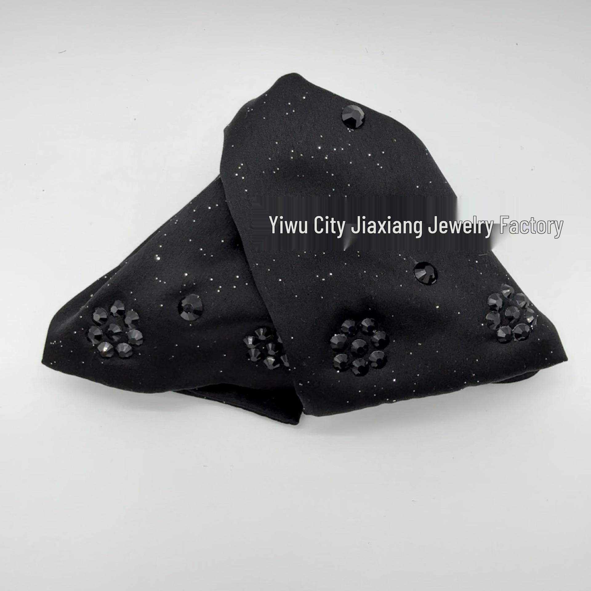 Louis Star Satin Diamond Claw Clip - Hepburn Style Triangle Hair Accessory for Women