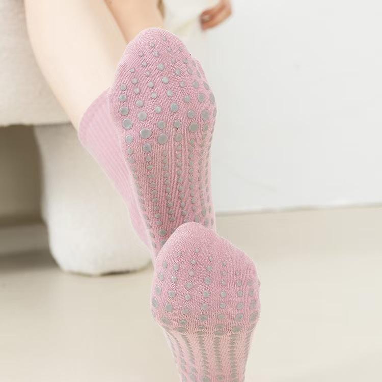 Women's Non-Slip Solid Color Yoga Socks for Indoor Fitness and Pilates