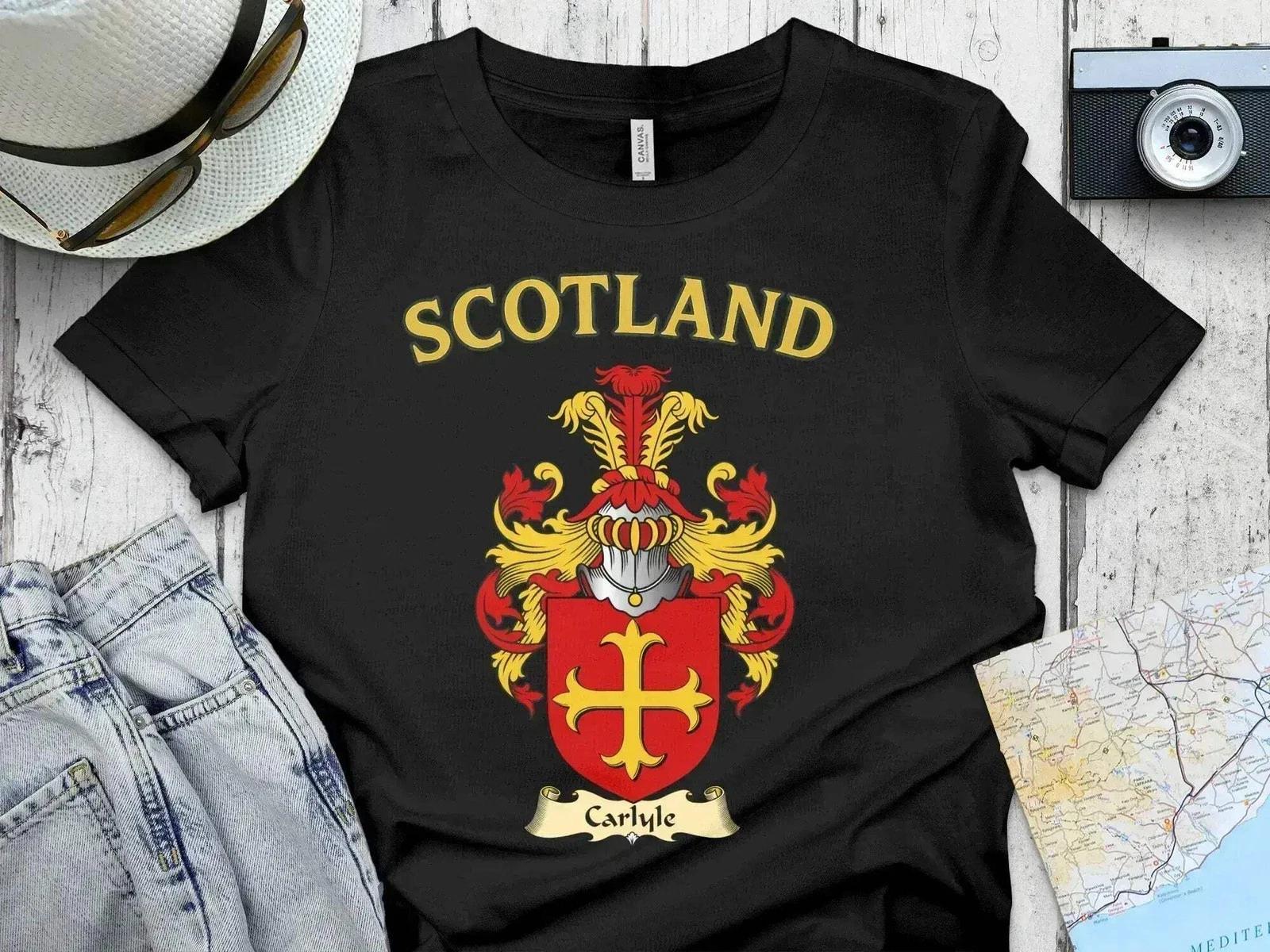 Carlyle Clan Scottish Crest Emblem Artwork T-Shirt 2XL