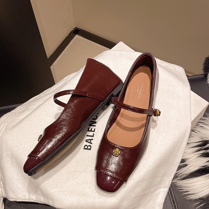 

Темпераментные туфли-клинья с квадратным носком, женские, новые весенне-осенние 2025 года, с ремешком-пряжкой, с неглубоким вырезом, маленькие кожаные туфли Мэри Джейн 40 красный