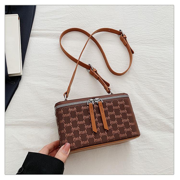 Korean version of high-end simple work commuter bag women's 2025 new fashion messenger small square bag retro box bag