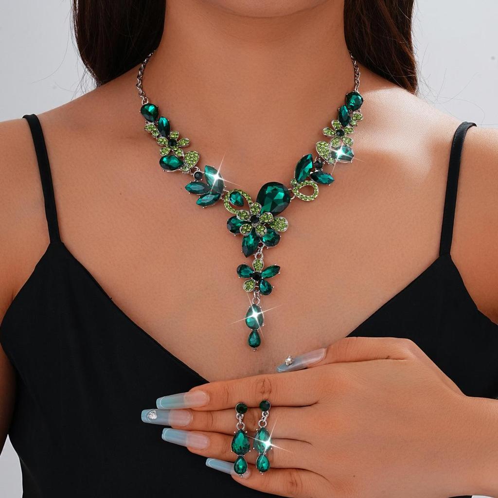 European & American Retro Floral Necklace and Earrings Set with Crystals, Autumn 2025 Collection
