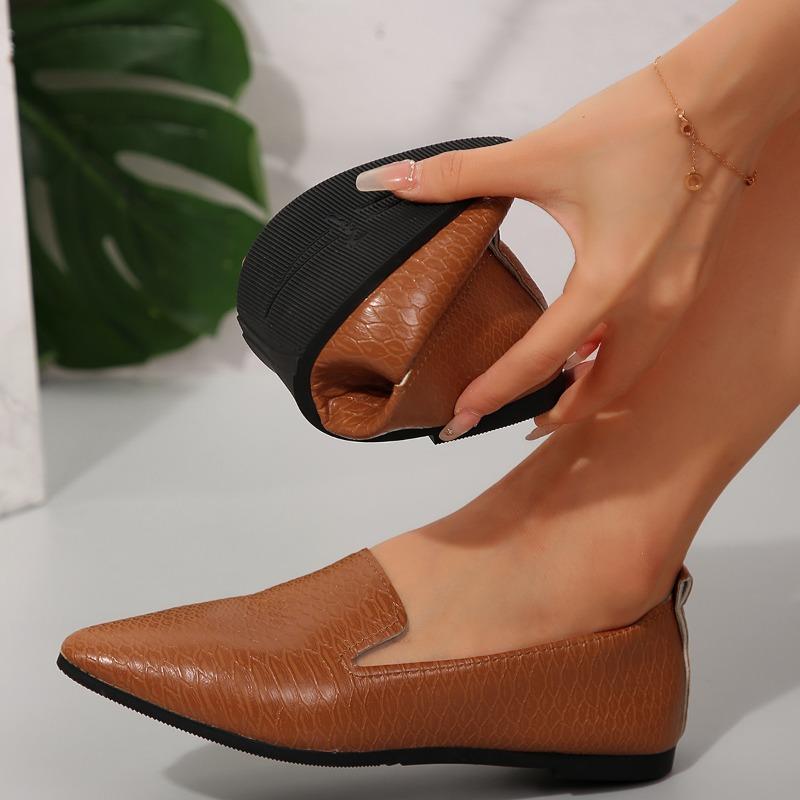 Fashion New Vintage Leather Pointed Flat Shoes Women's Large Soft Sole Comfortable Spring and Summer Slip-on Casual Small Leather Shoes