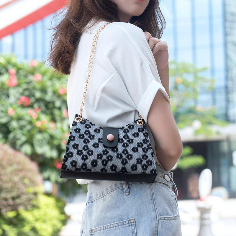 Women's bag summer embroidery thread flower transparent magnetic buckle underarm bag shoulder portable simple mobile phone bag