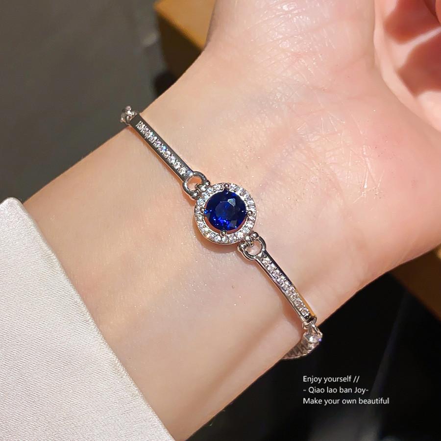 Bracciale da Donna in Cristallo di Zircone Geometrico con Elegante Finitura Argentata per Moda e Regalo