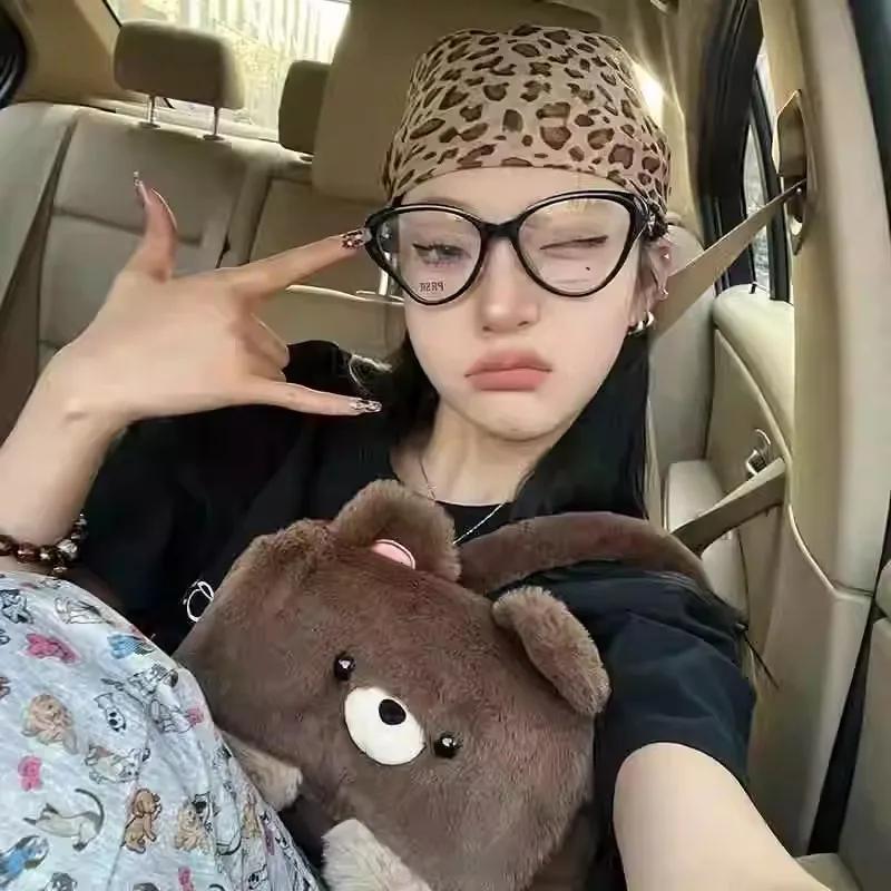 Retro Leopard Print Square Scarf for Women Satin Thin Edge Scarves Head Band Fashion Y2K Lady Hair Shawl Wrap Female Neckerchief