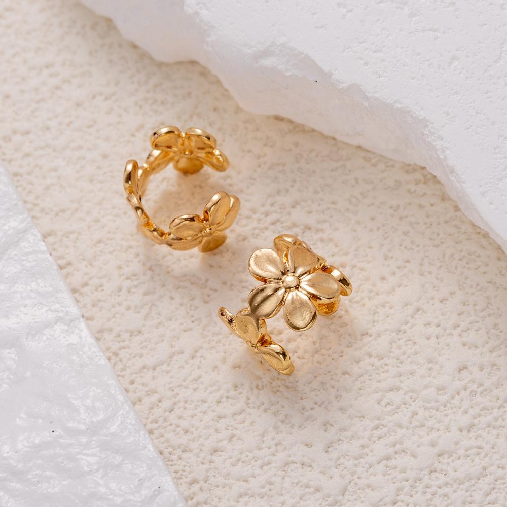 Simple Metal Flower Ear Clip for Women Vintage Geometric C-Shape Non Piercing Fake Cartilage Clip Earrings Wedding Jewelry Gift