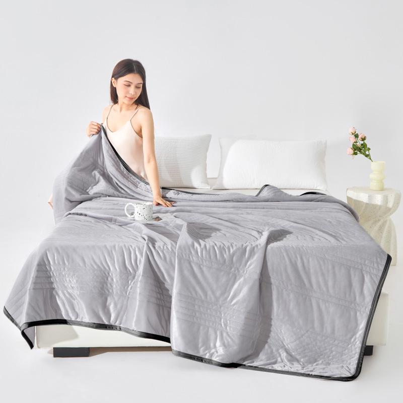 Seiden-Sommerdecke mit kühlendem Effekt: Einzel-/Doppelbett, Maschinenwaschbar, Klimaanlagen-geeignet, Dünner Geschenke-Quilt