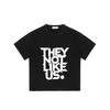 Svart T-shirt med 'They Not Like Us' Grafiskt Tryck för Vardagsbruk