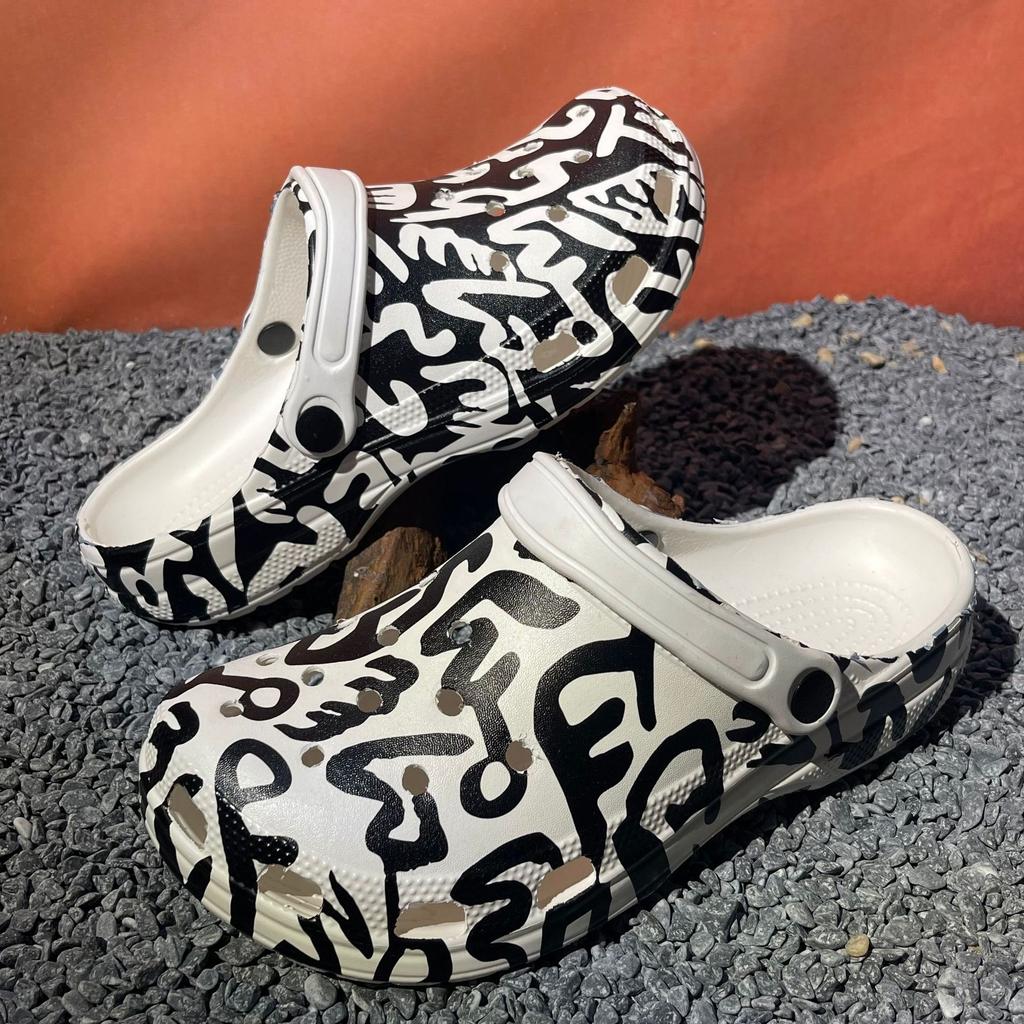 Cool Cartoon Graffiti Clogs – Unisex Couple Beach Sandals, Soft Sole Breathable Hollow Shoes