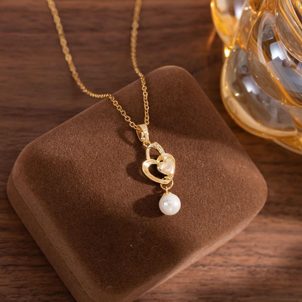 High-End Retro Heart Necklace: Women's Luxury Bow Pendant Clavicle Chain