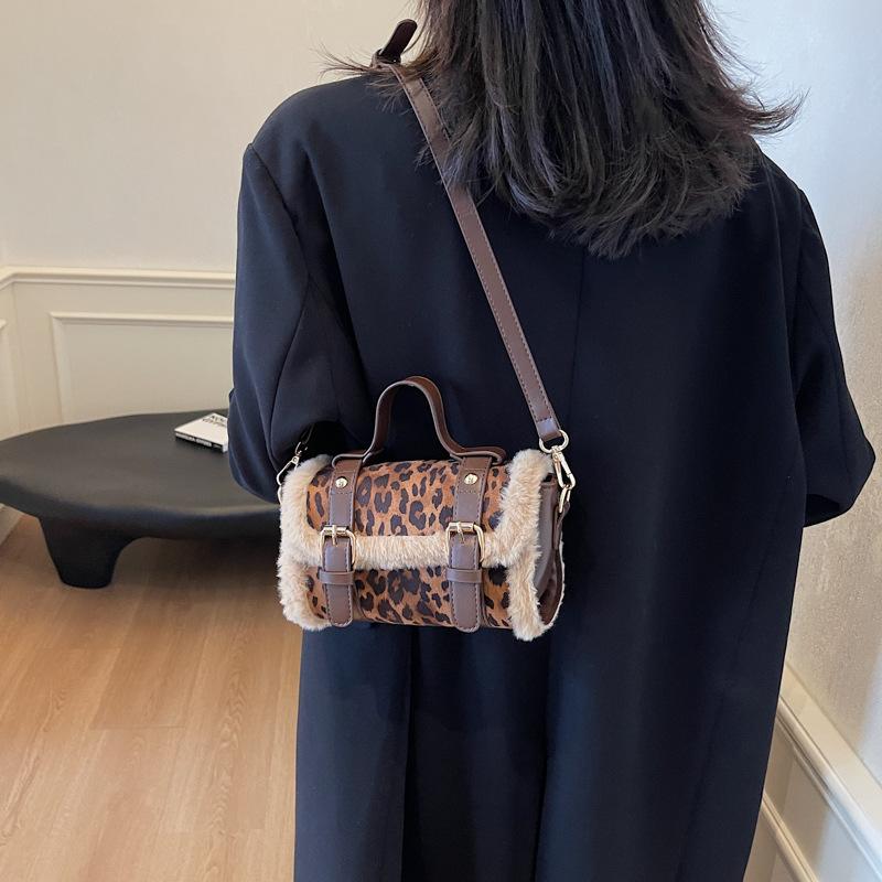 

Сумка с плюшевым леопардовым принтом, женская осенне-зимняя новая ретро-сумка небольшого размера, высококачественная универсальная сумка-мессенджер коричневый