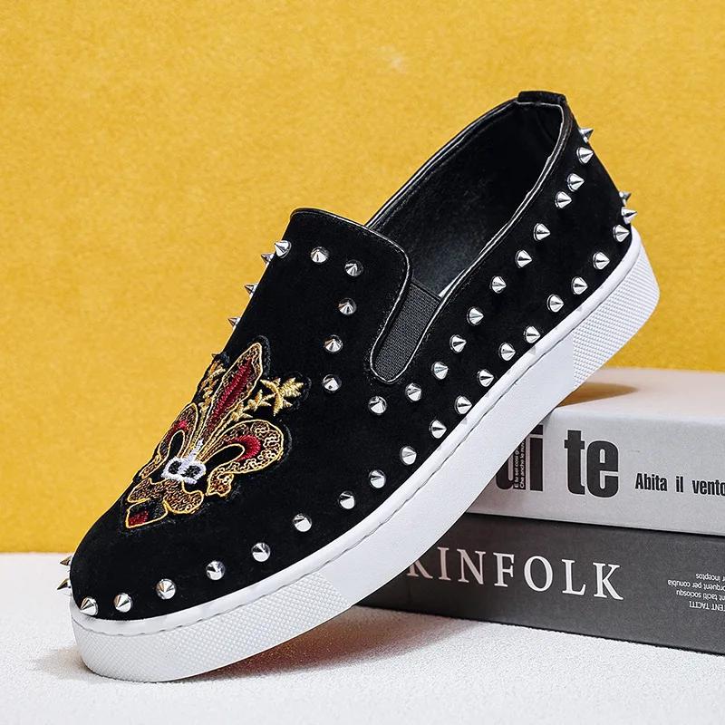 New Men Leather Casual Shoes Fashion Rivet Flat Leisure Shoes Young Man Cool Slip-on Loafers