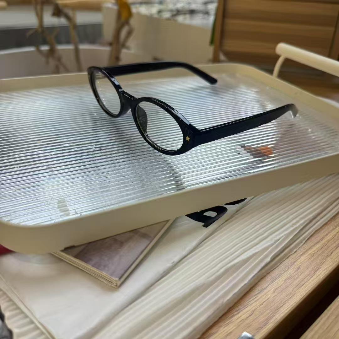 

Korean Fashion Women Sun Glasses Oval Shape Rivets Decoration Women Sunglasses Outdoor Activity Men Sun Glass