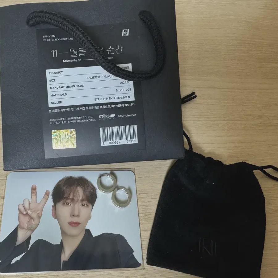 

Monsta X Kihyun Hyun - November Eun Moment Earrings & Photocard