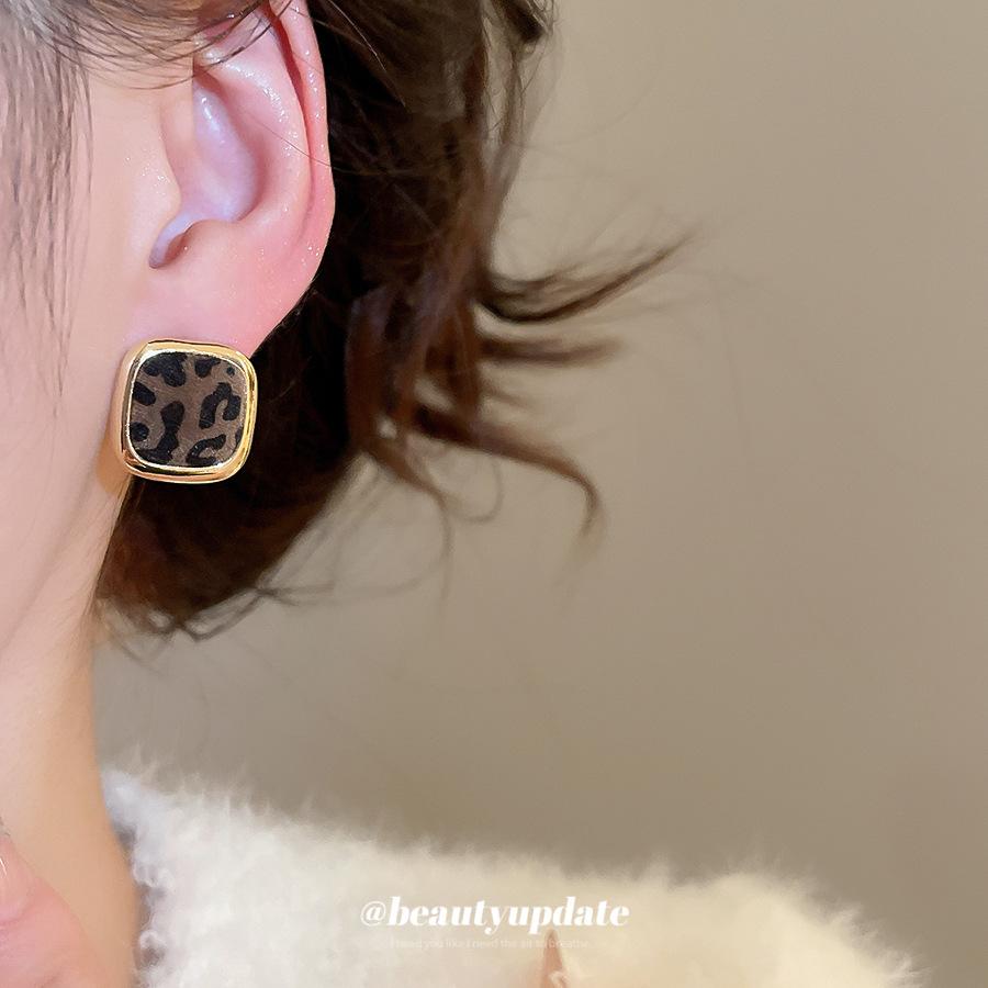 Autumn and winter retro flocking leopard print geometric square stud earrings Maillard simple earrings niche earrings