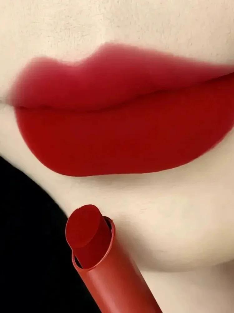 Authentic Red Lipstick, Chinese Red, Enhances Complexion, Vintage Rich Red Lip Color, Matte Lip Mud, Lip Glaze for Daily Commute