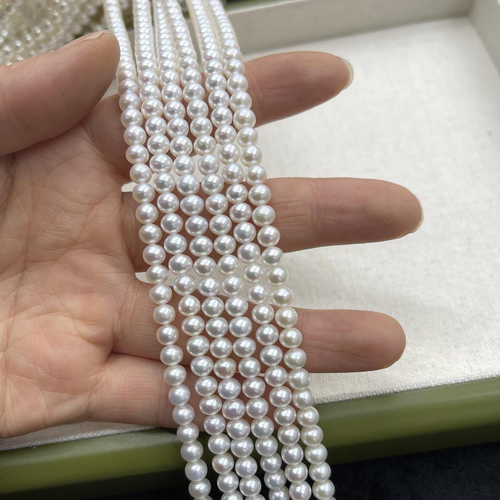 1 šňůra, Bílé přírodní sladkovodní perly, Ručně vyráběné kulaté perlové korálky pro výrobu šperků DIY řemesla (Korálky 5-6 mm, Délka 36 cm)