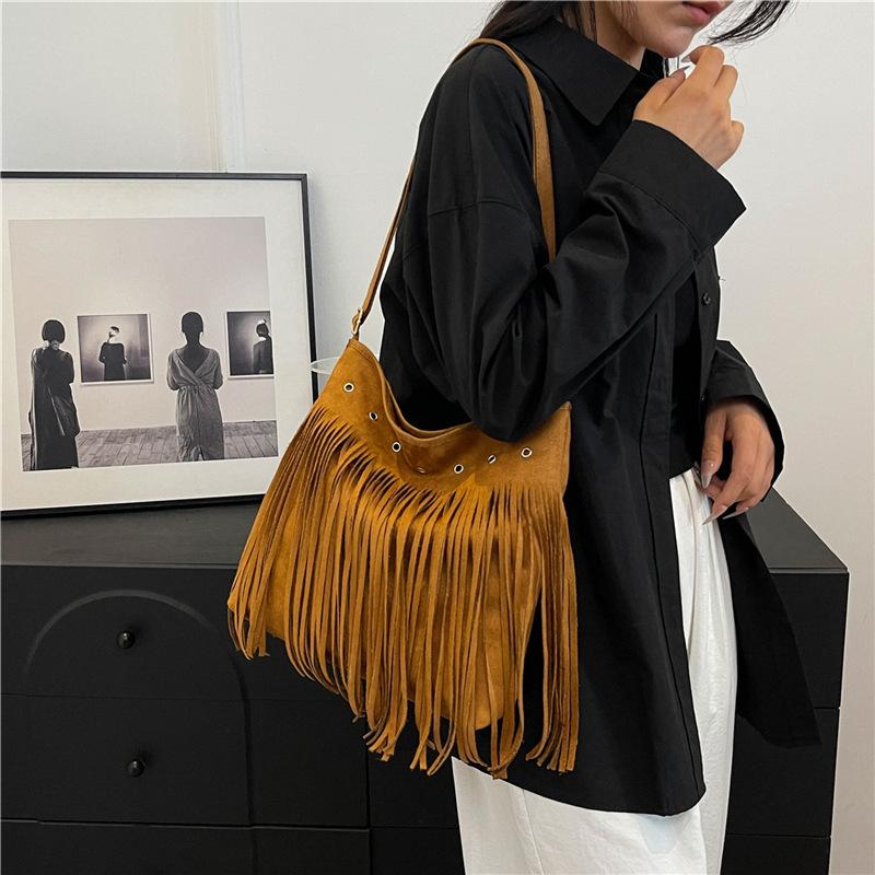 Yogodlns Boho Style Tassel Crossbody Bag Soft Frosted Tassel Straddle Bag Women Vintage Suede Shoulder Bag Casual Messenger Bag