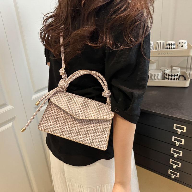 Retro fashion solid color trend small square bag spring and summer new versatile practical simple portable shoulder messenger bag