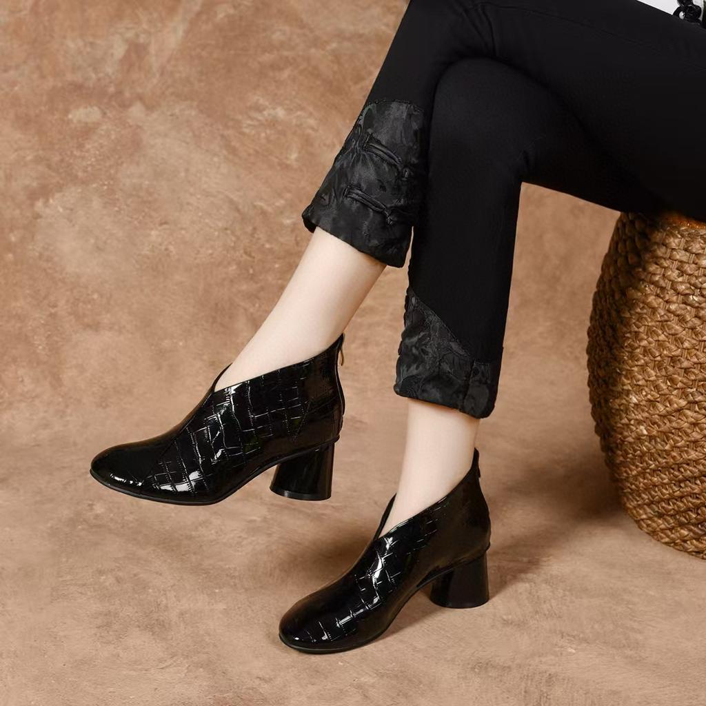 Round Head Thick Heel Short Boots Women's 2025 European and American Style Round Head Rear Zipper Fashion Boots Niche Personalized Leather Boots Wo