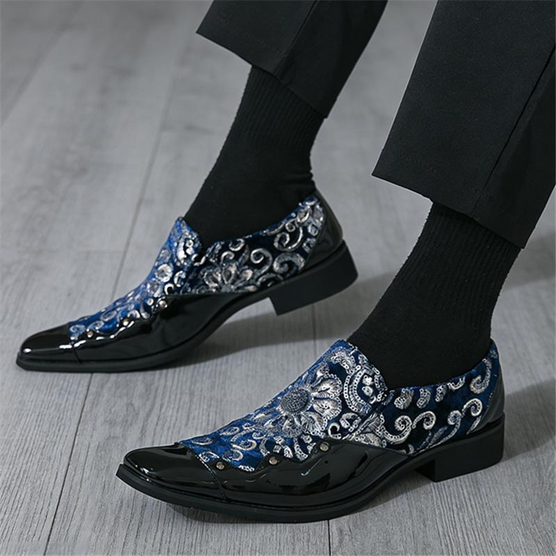 Fashion Designer New Men's Pointed Rivet Slip On Shoes British Luxury Male Punk Wedding Dress Homecoming Sapatos Tenis Masculino