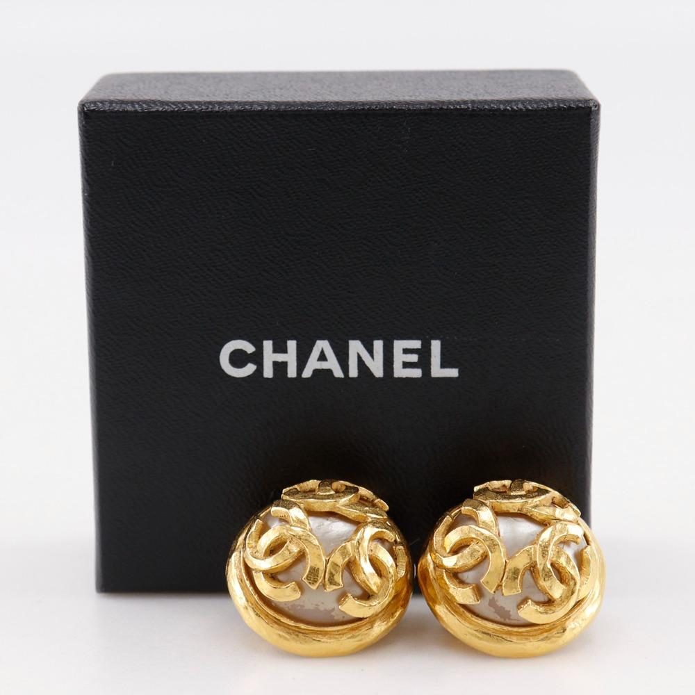 CHANEL Triple COCO Mark Earring vintage Plated Gold/Fake pearl 29.4g Women Used