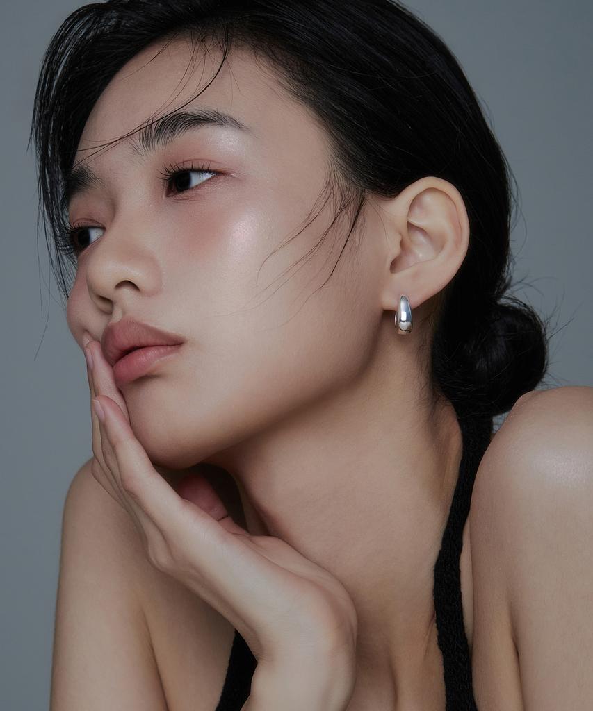Goldndear [D.Silver925] Mystic Curve One-Touch Earrings