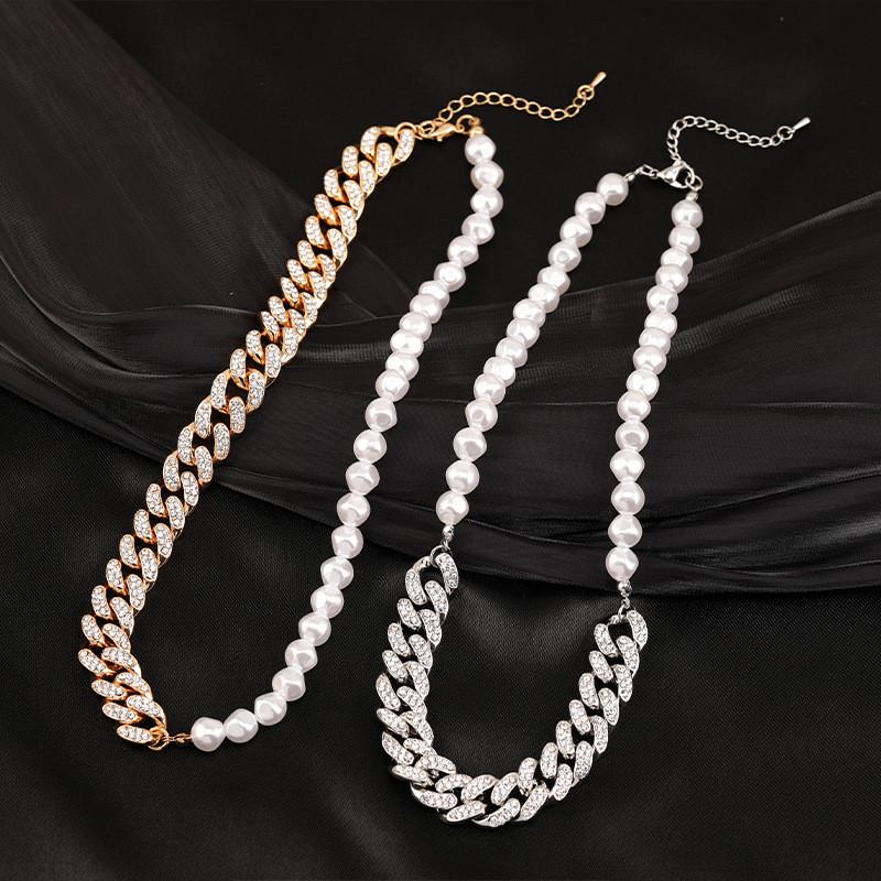 Rhinestone Elegant And Pearl Necklace For Women With Trendy Short Design Style And