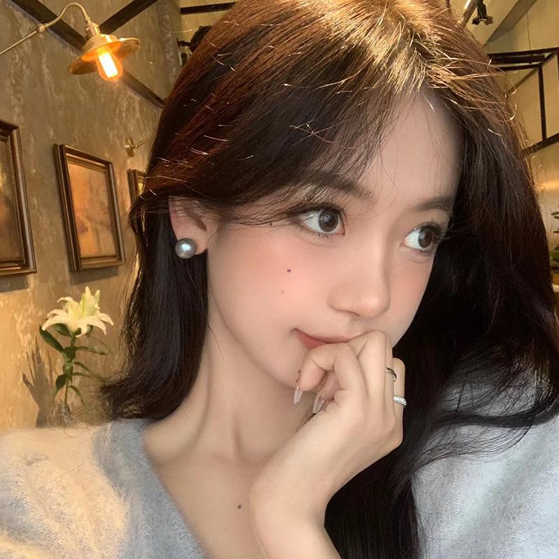 Austrian Pearl Stud Earrings Are Simple And High-End, Niche Earrings Are Fashionable And Light Luxury Temperament, And Small Earrings.