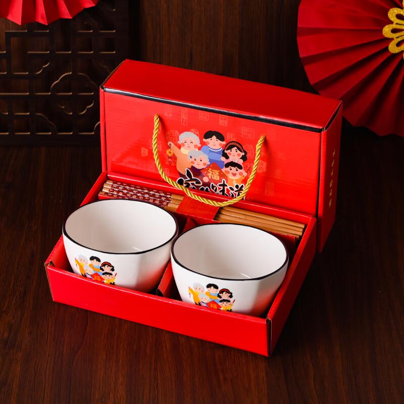 Подарочный набор фарфоровой посуды сине-белого цвета