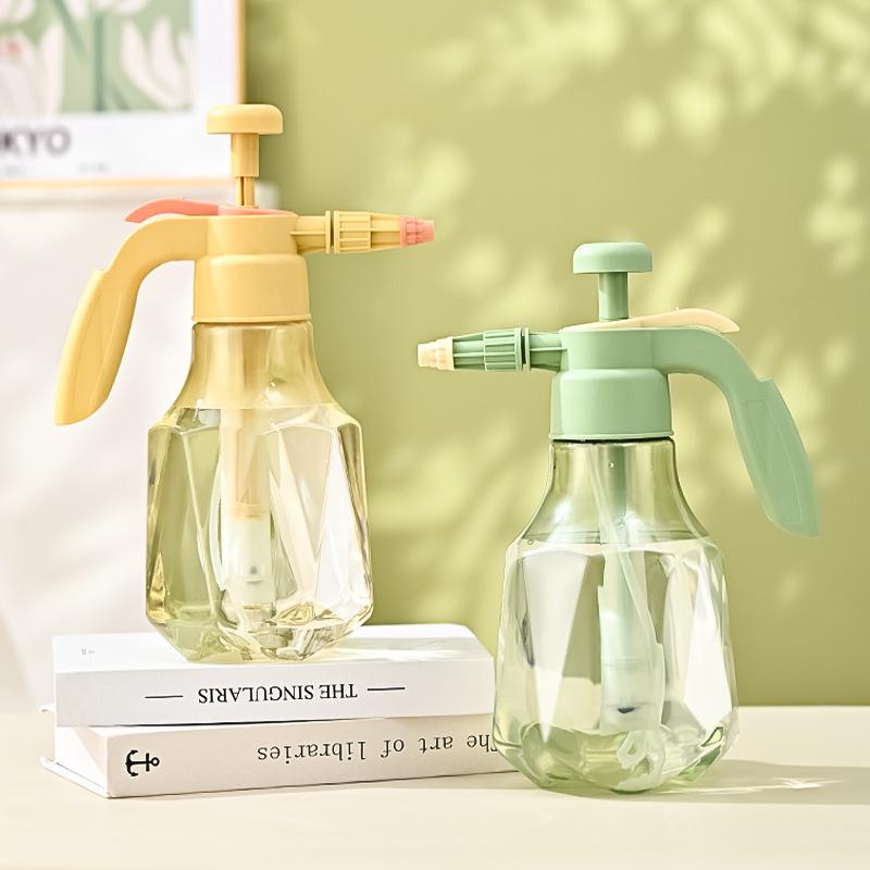 Drucksprühflasche: Vielseitiger Sprüher für Blumen und Desinfektionsmittel