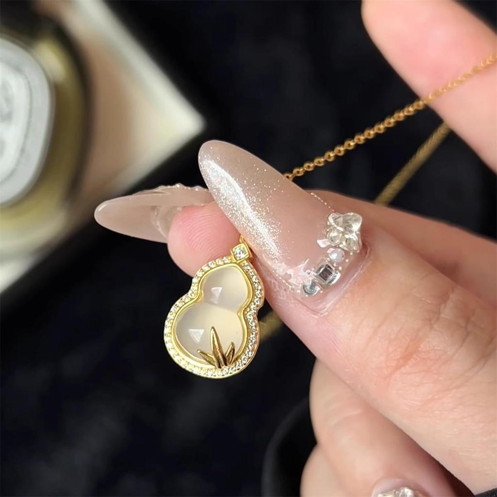 Ethnic Bamboo Gourd Necklace: Versatile Choker Gift for Women, Light Luxury Chinese Style