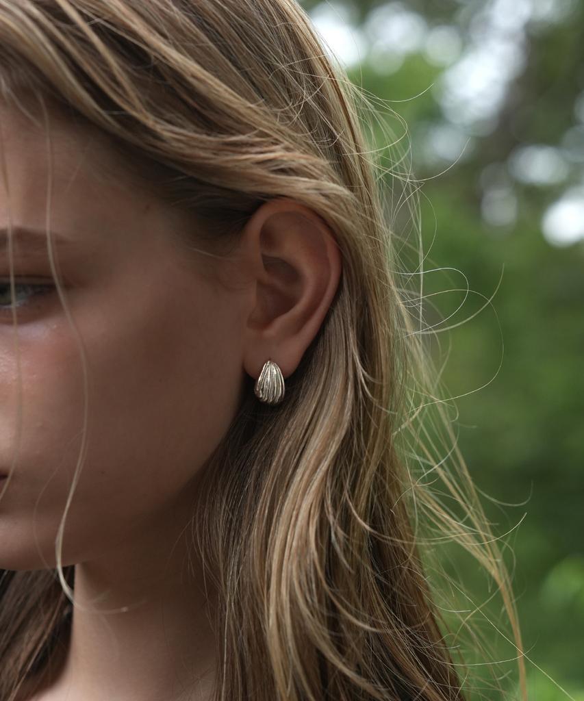 Reindeer Murmur Earring 08