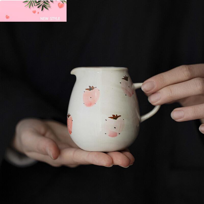 180ml Hand-painted Strawberry Ceramic Fair Cup with Handle Anti Scalding Tea Pitcher Tea Dispenser Justice Cup Kung Fu Teaset