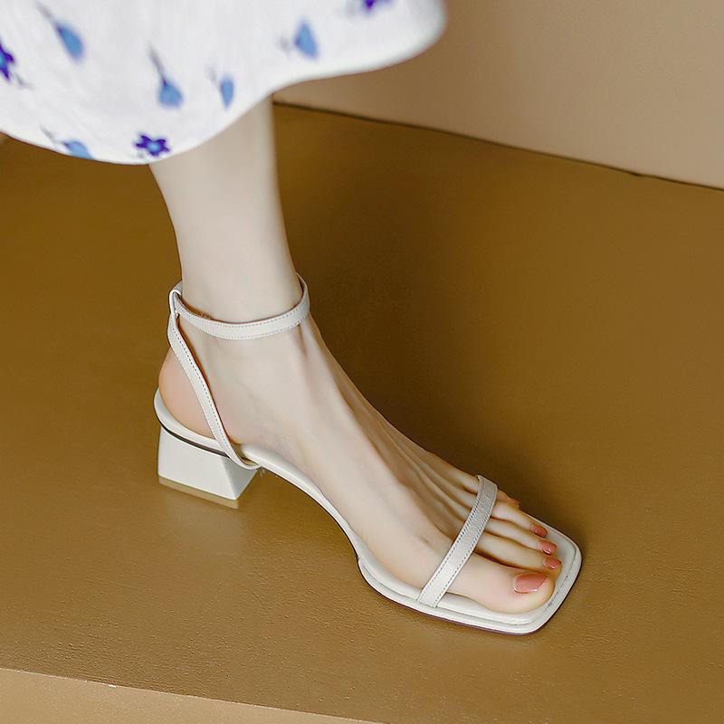 New One-word Sandals Women's Medium Heel Thick Heel Fashionable and Versatile Design Sense
