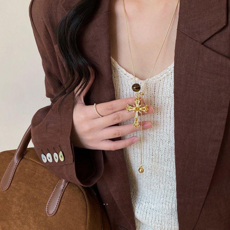 Maillard Tiger Eye Bead Round Pendant Necklace - Retro Casual Style Sweater Chain, Simple and Versatile.