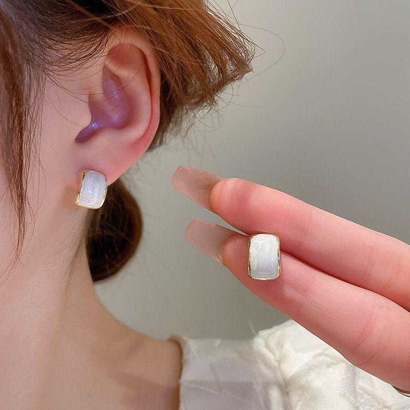 

Elegant Stud Earrings for Women 2024 New Arrival Best Selling Niche Design Classy Unique Earrings Classic Style Earrings Fancy White-small size