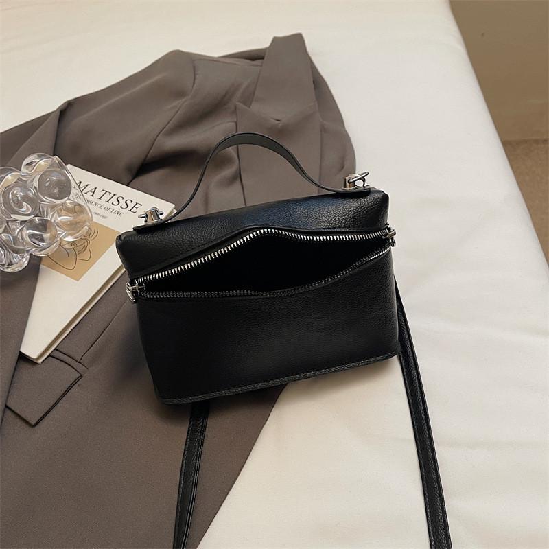 Minimalist Crossbody Bag For Women With Synthetic Leather And Zipper Closure For Daily Use