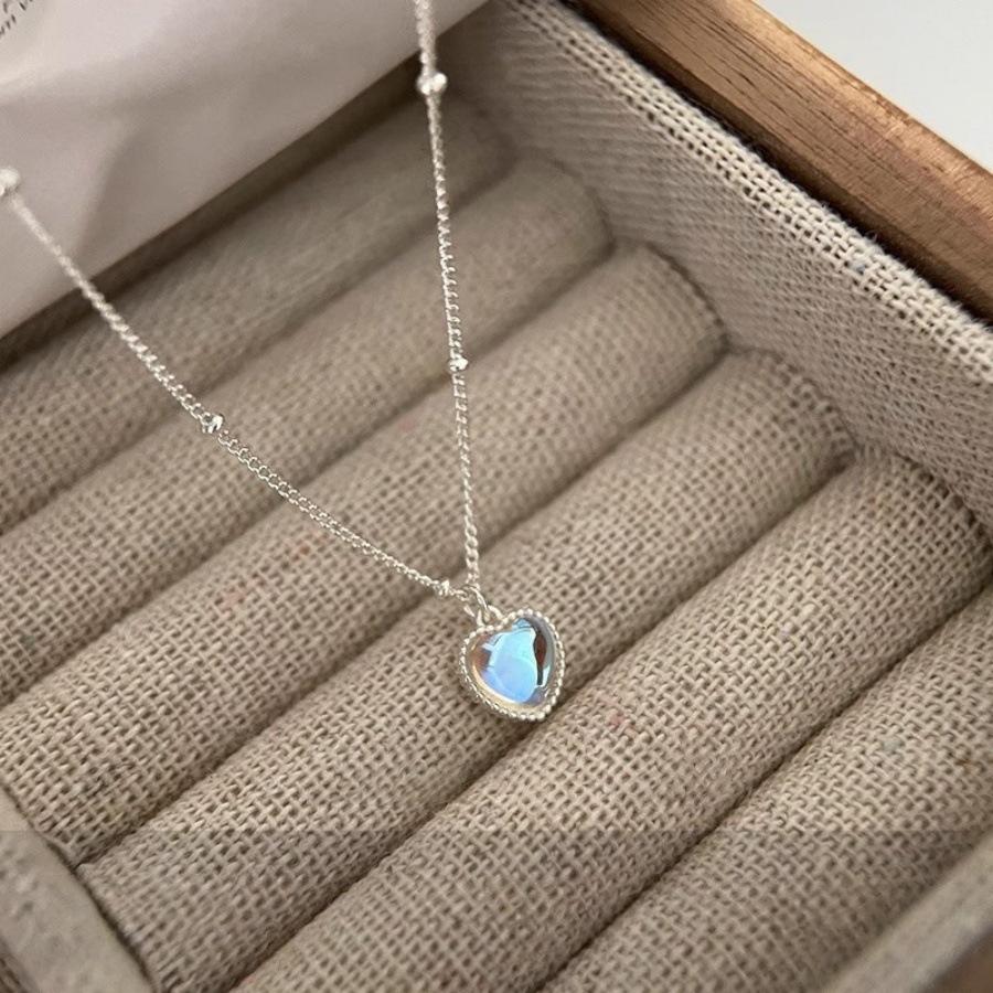 Aurora Blue Colorful Moonstone Love Pendant Necklace Female Design Sweet Heart Collarbone Chain Tide