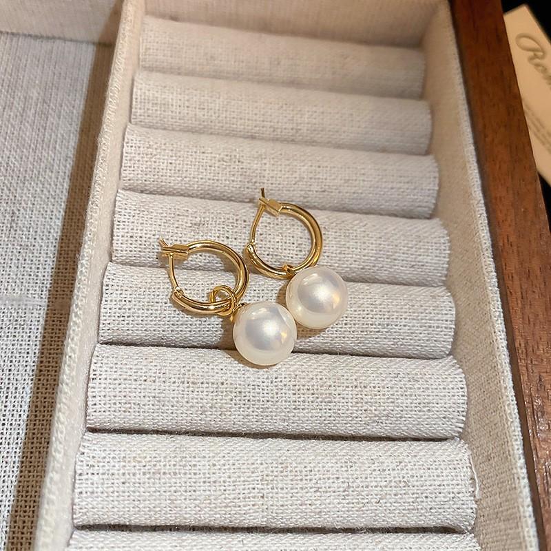 Silver needle zircon butterfly pearl earrings niche design light luxury stud earrings French high-end retro earrings wholesale
