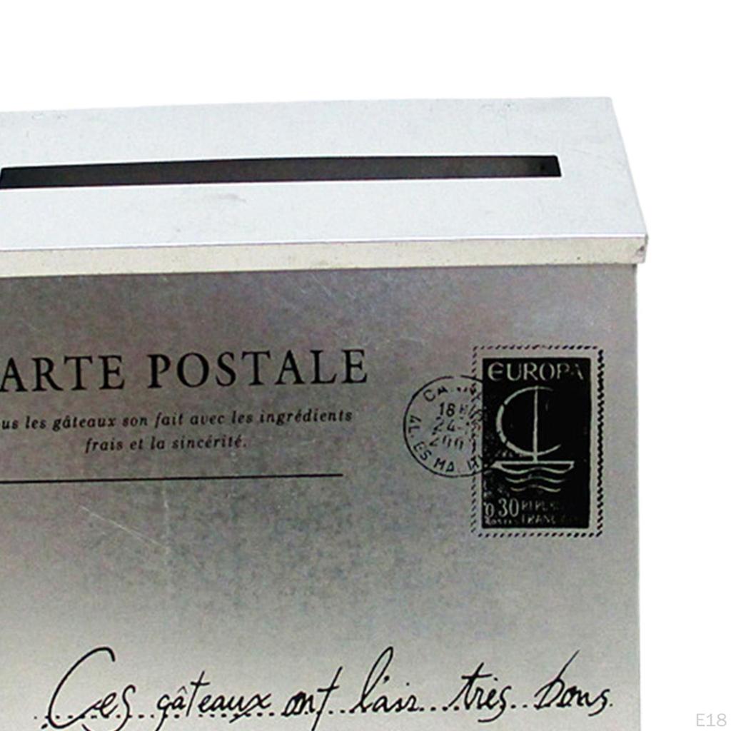Wandmontierter Briefkasten für den modernen Außenbereich