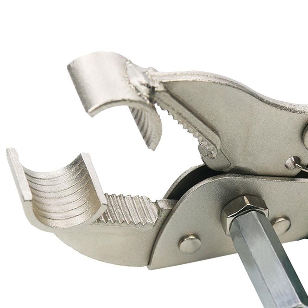 High Carbon Steel Floor Heating Pipe Wrench With WeldingFree Design 6cm Wide Jaw Opening For Efficient Maintenance Installation