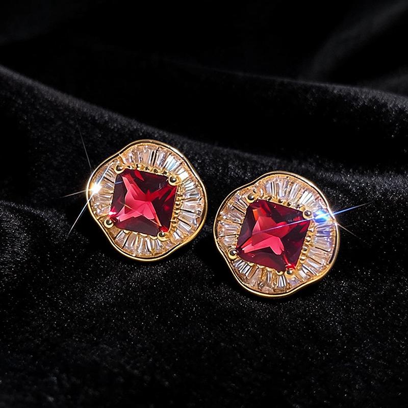 Palace Style Shiny Cubic Zirconia Square Stud Earrings - Silver Luxury Design for Women