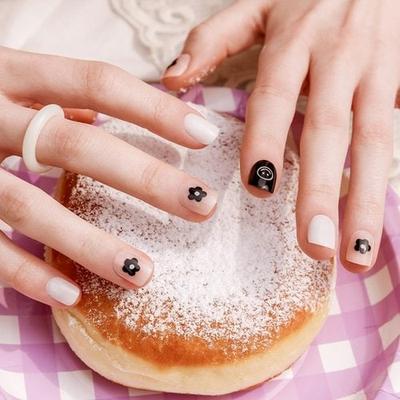 Reusable Nail Tip Smile Flower Short Square