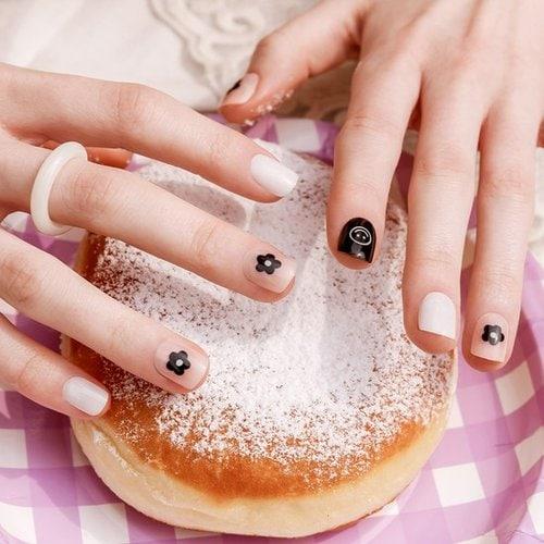 

MUZMAK Reusable Nail Tip Smile Flower Short Square