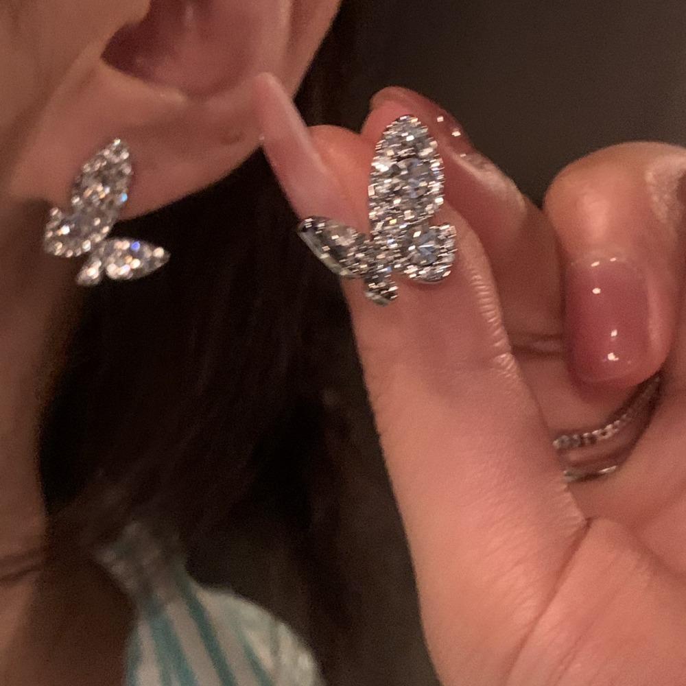

New Temperament Inlay Crystal Hollow Butterfly Stud Earrings for Women Luxury Shiny Korean Jewelry Accessories Exquisite Gift