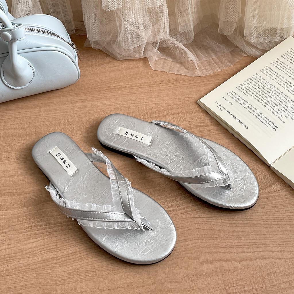 Silberne, hochwertige, rutschfeste Flip-Flops mit flacher Sohle – die perfekte Sommer-Oberbekleidung für Damen 2025. Neue, weiche, vielseitige und stylische Hausschuhe.